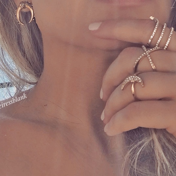 vintage gold rebel earrings - Picture 5 of 8